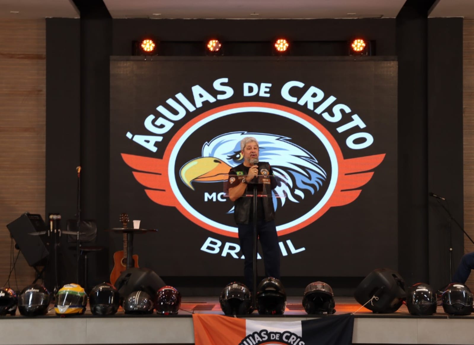 Participantes no culto